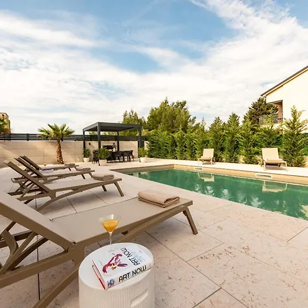 Carrara Zadarvillas *